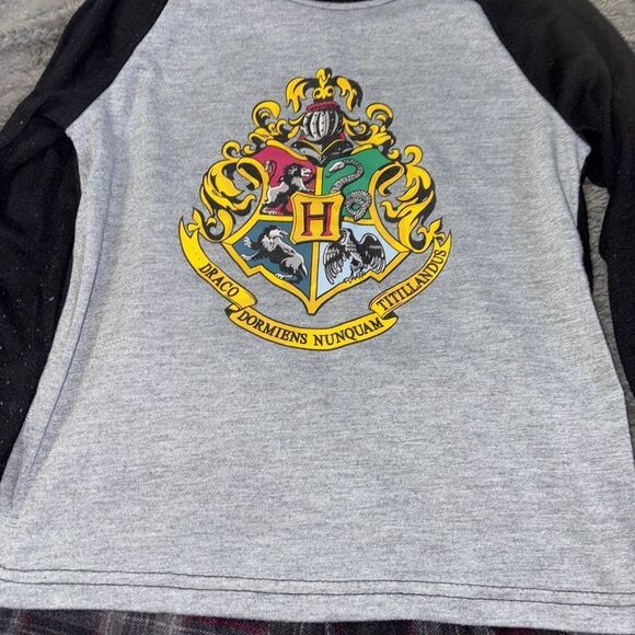 5t Harry Potter house crest pajama set see all photos-sleeves have pilling - Picture 2 of 3